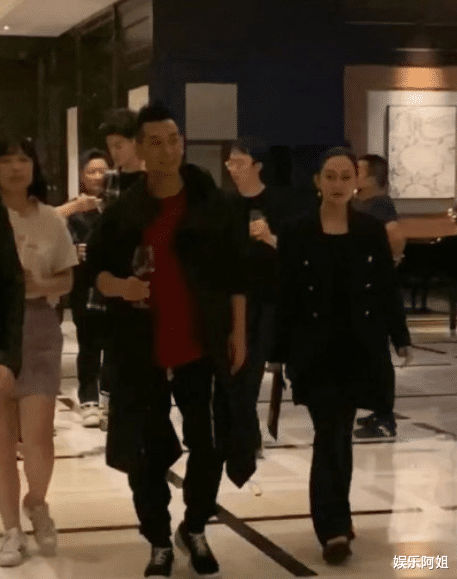 庆功宴|《披哥》庆功宴路透出炉！赵文卓团队搞怪合体，戚薇也惊喜现身了