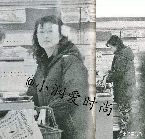 山口百惠|山口百惠林青霞老年接地气，穿羽绒服购物不戴口罩，发福也优雅美