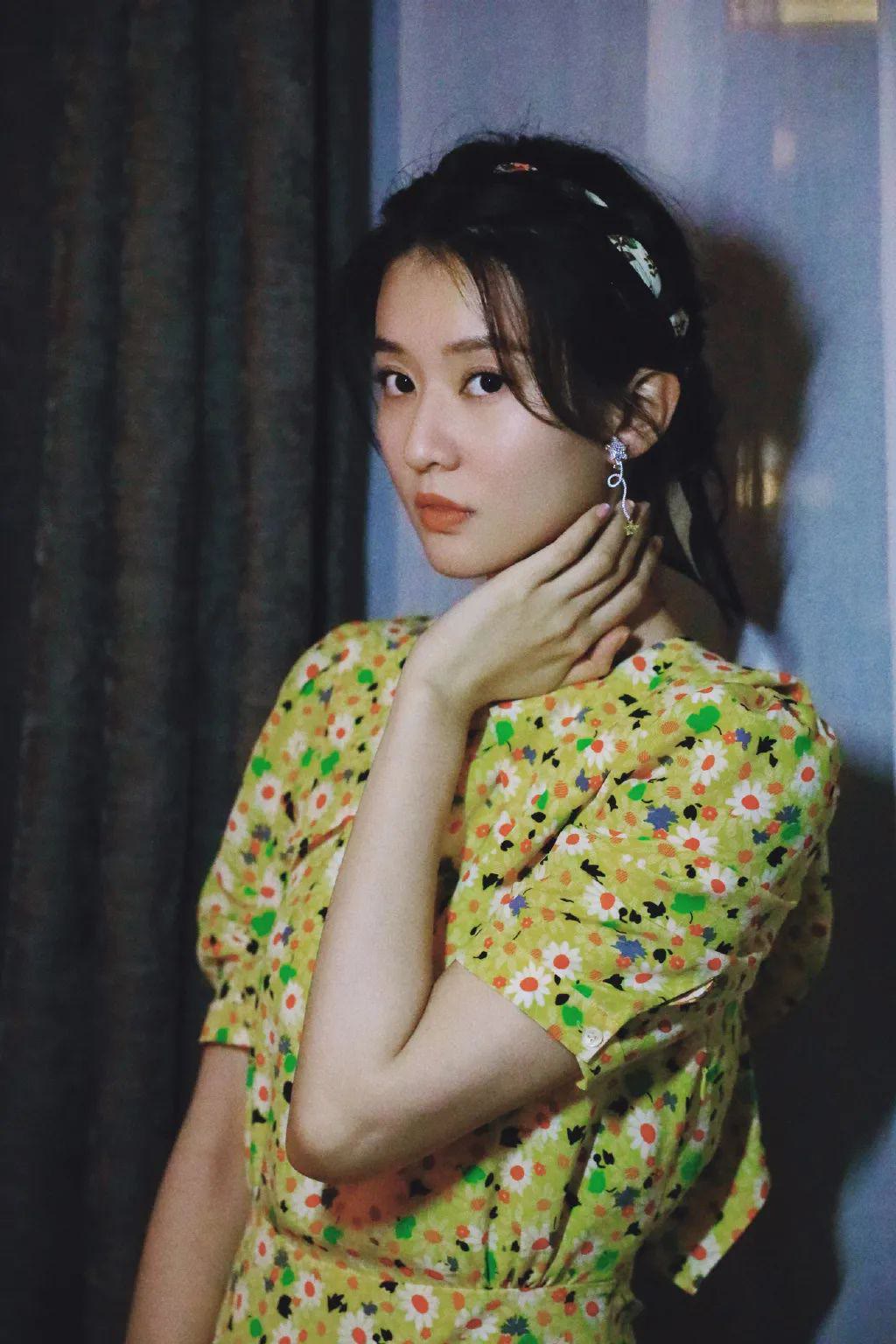 时尚圈的奇葩大喵|拍不出好看初秋夜景美照？巧用灯光和背景，暗夜也能拍出时尚大片