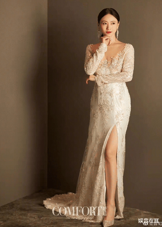 张敏|同是性感女神，53岁的张敏脸颊干瘦，翁虹身材依旧丰腴