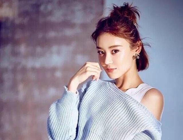 杨幂|杨幂大学宿舍4人走红了3人,杨幂:不是不想带她,实在是带不动