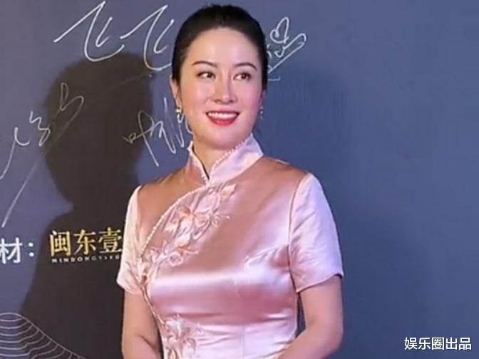 叶璇|叶璇的旗袍造型火了，被指“状态不像80后”，引起网友热议