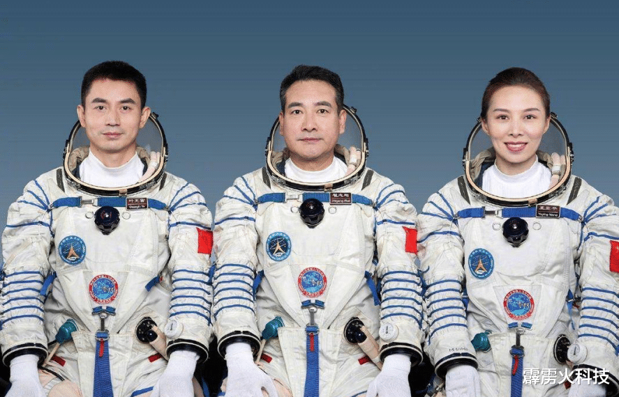 中国空间站首位女航天员将出舱,黄金圣衣航天服,采用啥高科技?