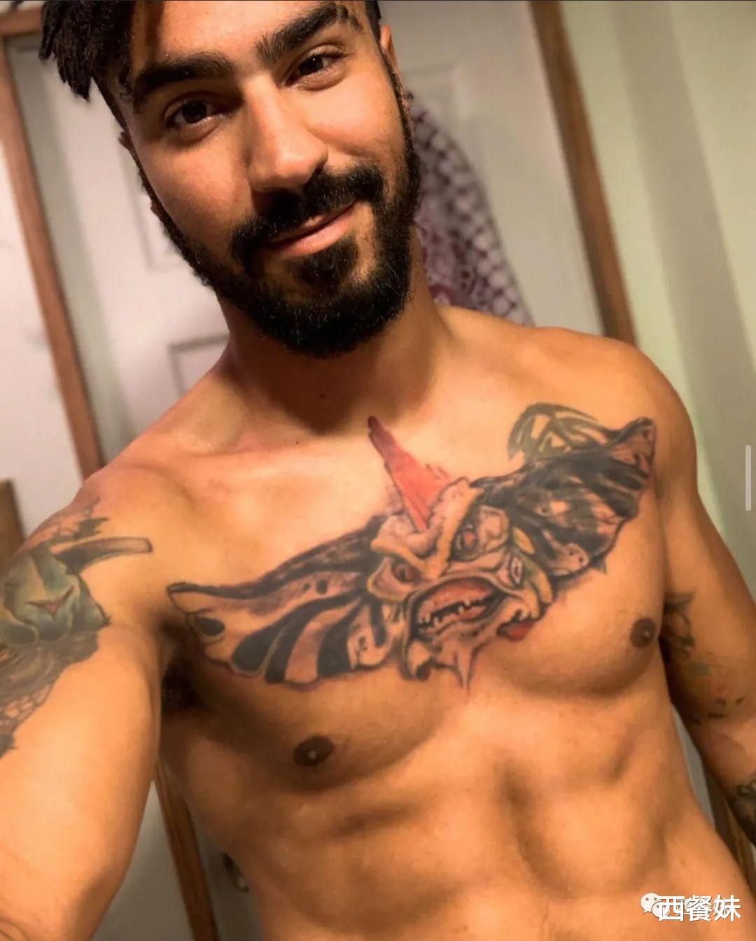 |帅气职业摔跤手出柜泛性恋! 自曝喜欢收集..