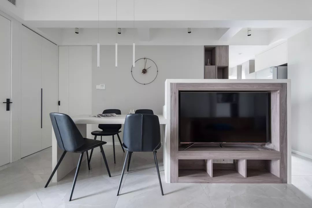 68平小户型大改造，2㎡搞定餐厅，吧台半墙做电视背景墙超酷！