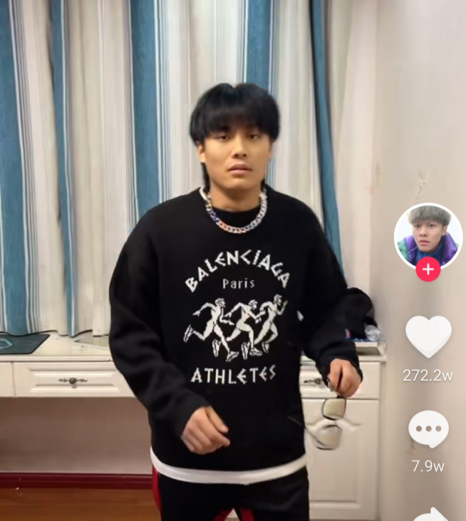 |网红“疯狂小杨哥”打游戏还能开跑车，他的身份和家庭背景不简单