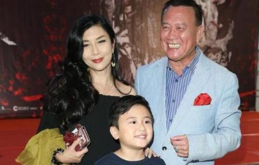 MARRY 收徒弟、认干女儿、与富豪拜把子,64岁不退休的万梓良,又当导演