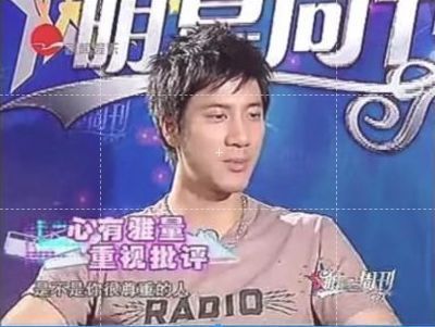 周杰伦|2007年周杰伦被王力宏坑了，重感冒依旧傻站台上，面对长枪短炮