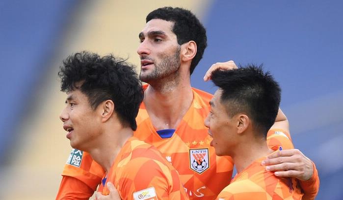 国足|李铁打了泰山队一记耳光，招入5名泰山球员进国足，却一个也不用