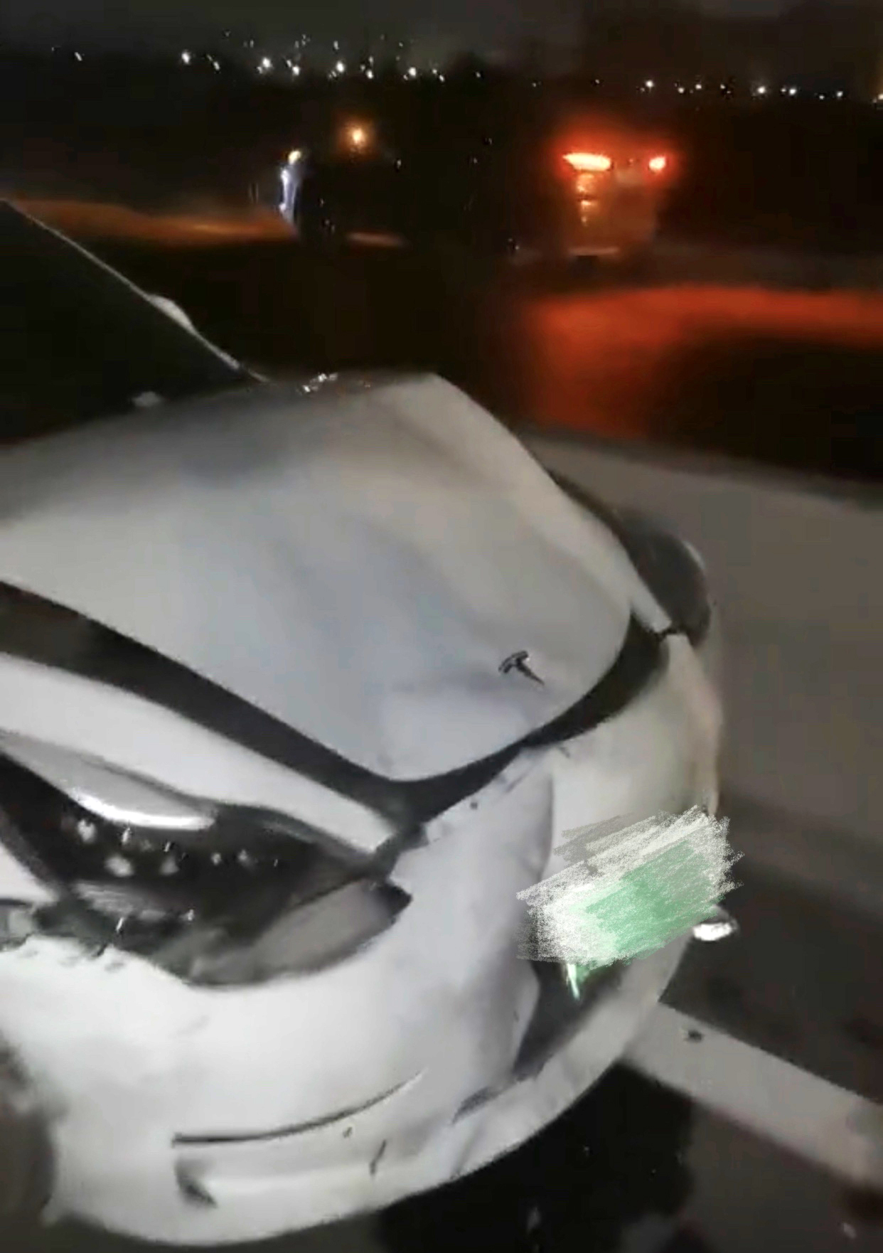 夏阳无秋艺 沉寂十余日之后，特斯拉维权女车主终于再行动