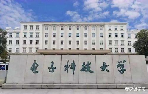 老李侃学习|985高校上演“闹剧”，因军训辛苦男女互相举报，过程引人唏嘘