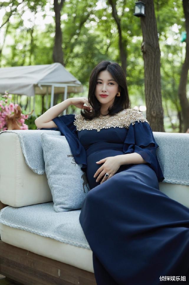 朱珠|敬业宝妈！王昀佳官宣当爸喜讯，朱珠刚生产就上线卖力打剧超拼