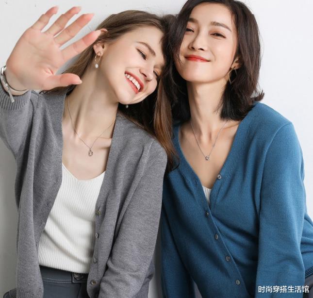 时尚穿搭生活馆|如何把基础款“针织开衫”穿出时髦感?掌握这3个要点,美得高级