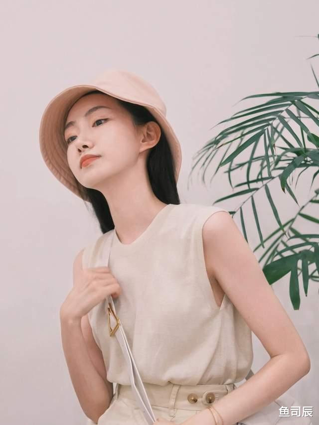 鱼司辰|20岁到30岁的女生夏季末尾这样穿，衬衫配阔腿裤简约洋气，超好看