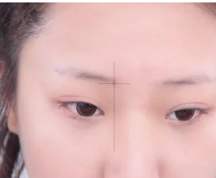 好物官|许晴不化妆就敢出街，私下打扮让人认不出，网友：先把眉毛画上吧