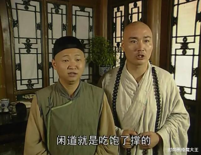 时尚圈绮魔大王|三德子山林养鸡开饭馆，亲自下厨炒菜，新店开业给员工送礼物