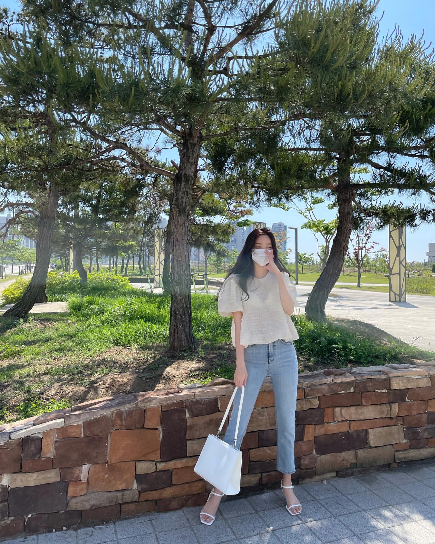 Fashion课代表|牛仔裤是一款百搭神器，和多种短袖单品都能擦出火花，气质又时髦