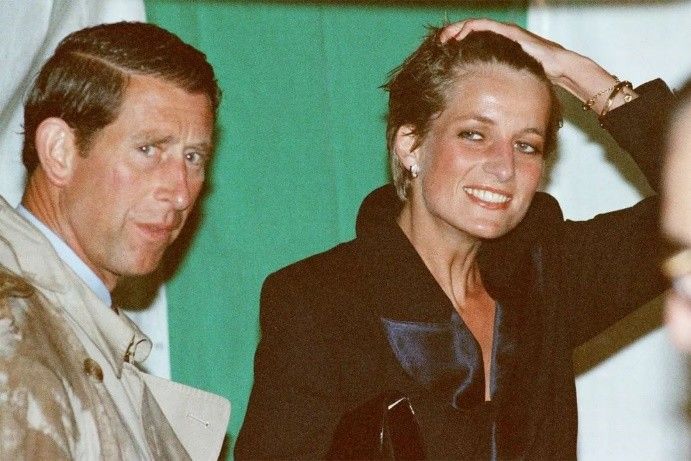 戴安娜|1991年帕瓦罗蒂演唱会，戴安娜被雨淋成“落汤鸡”，见偶像很兴奋