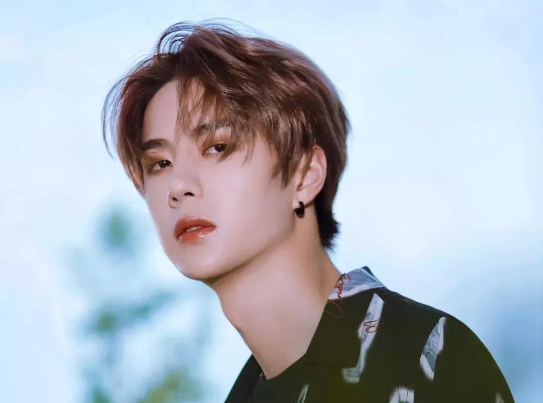 王一博|“百变男神”王一博为什么国内人气这么高？