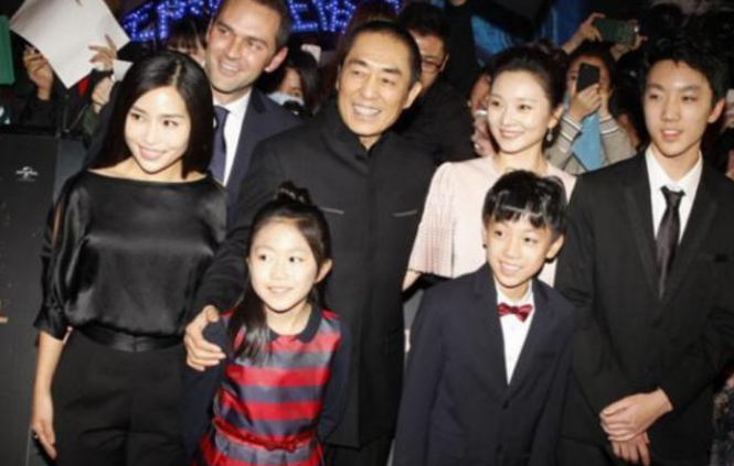 张艺谋|张艺谋：给小11岁岳母尽孝坦然从容，你们就是我的亲人