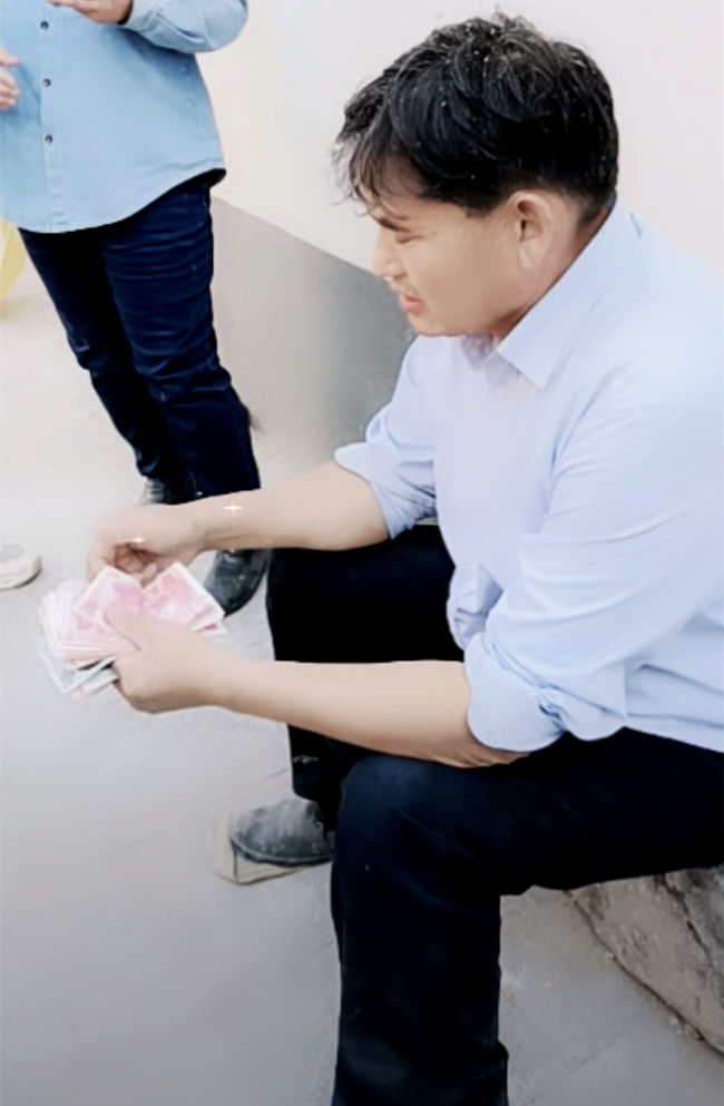 当红女星|陈亚男没撒谎？大衣哥掌管家中财政大权，婆婆的所有收入全部上交