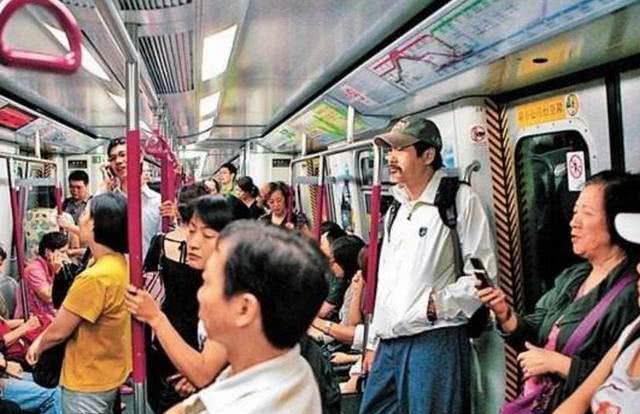 裁员|周润发为人表里不一？在香港坐地铁捐款，在内地耍大牌为人奢侈