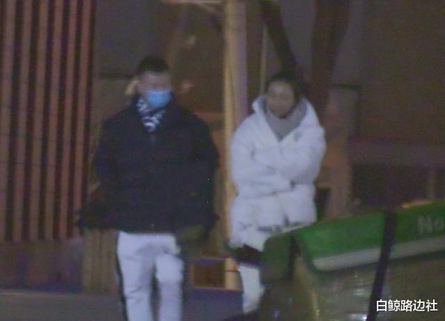 孙红雷|孙红雷携小15岁妻子看话剧！穿情侣装好恩爱，王骏迪素颜不输明星