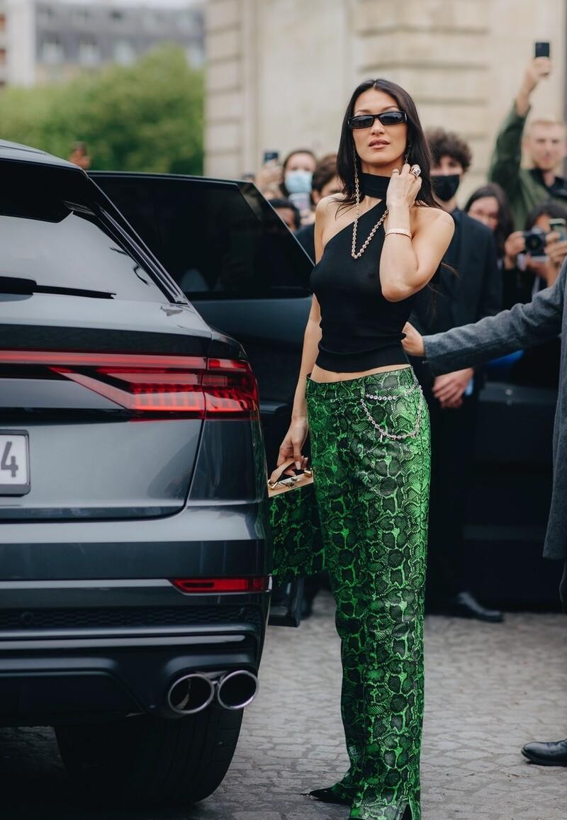 白小白的衣橱|夏天别老穿白色,偶尔试试新花色,时髦潮流的撞色设计,老个性了