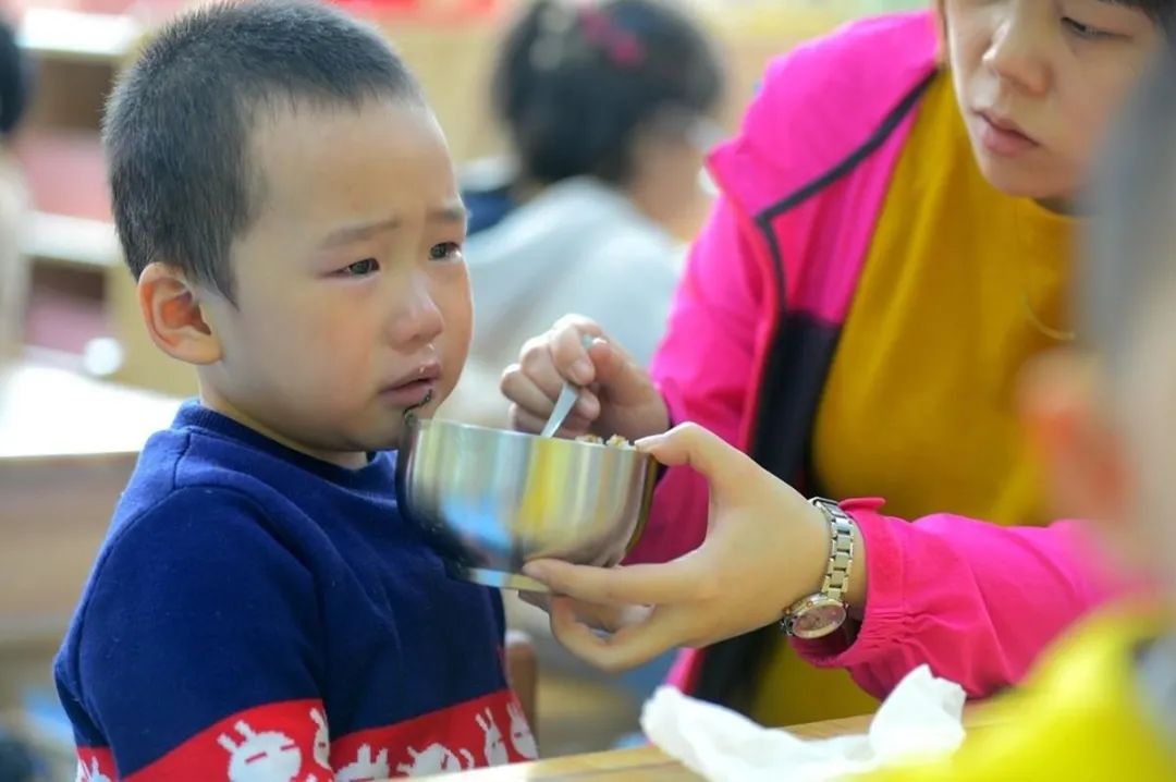 饭饭妈妈育儿|又到冬天宝宝积食高发期了,这几种辅食别多给孩子喂,影响娃健康