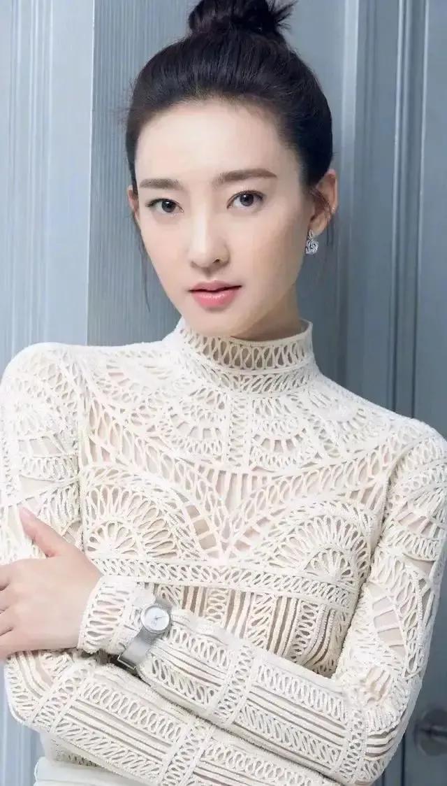 王丽坤|素颜女神王丽坤高清壁纸写真，一点淡妆就让人目不转睛