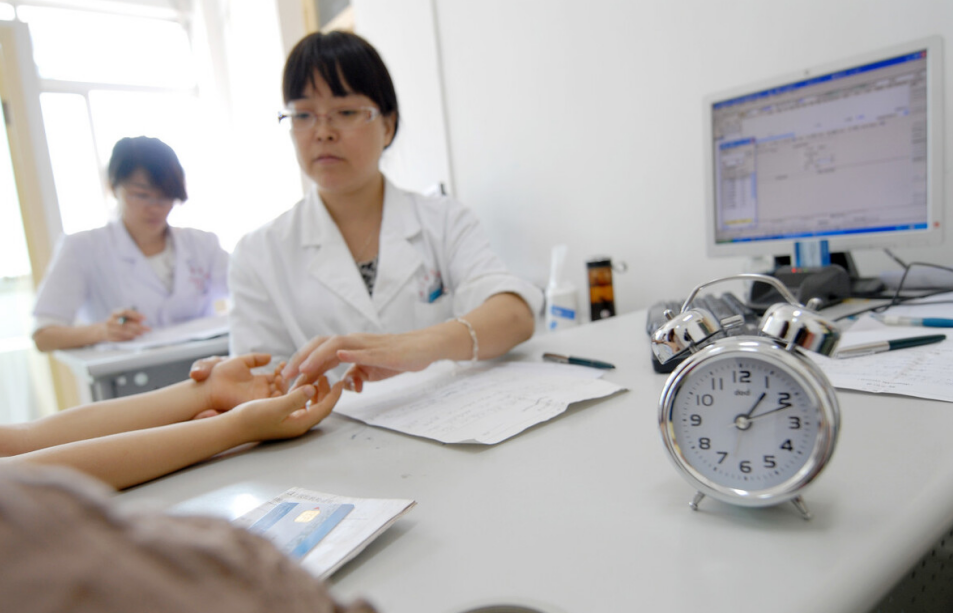 |47岁女子，不痛不痒，确诊甲状腺癌，医生怒斥：这2种食物吃太多