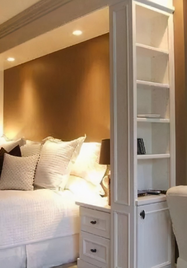 |房间小没关系,把床头两侧用起来,小房间也能腾出独立衣帽间