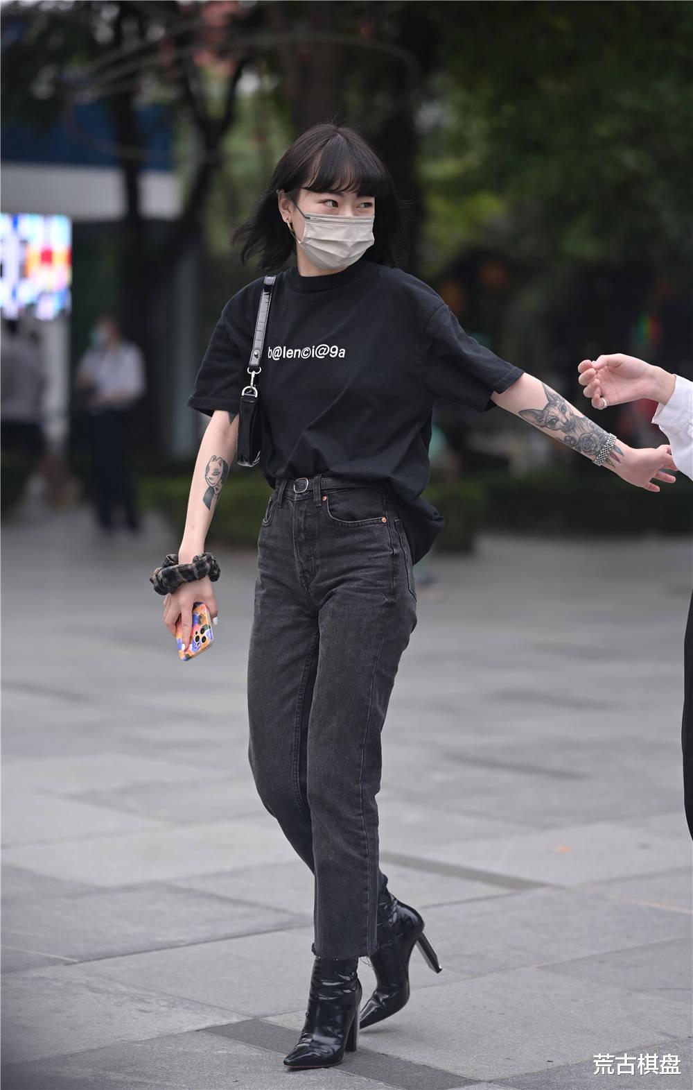 荒古棋盘|初秋时节的短靴搭配，高跟款式和马丁短靴，你会怎么搭配呢？