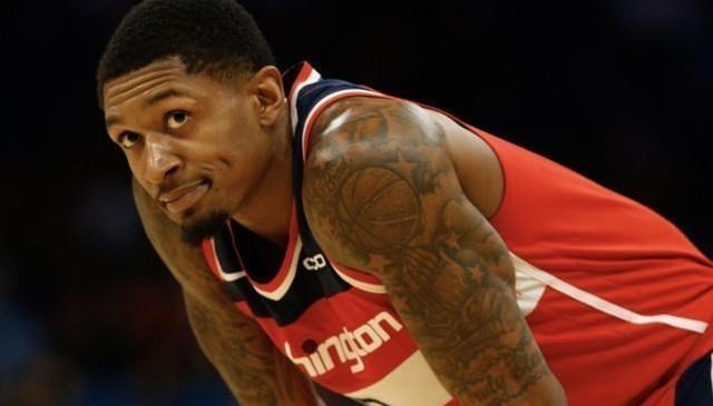 湖人队|4换1?湖人或重新报价35+10顶级双能卫,詹姆斯:这是最后的机会