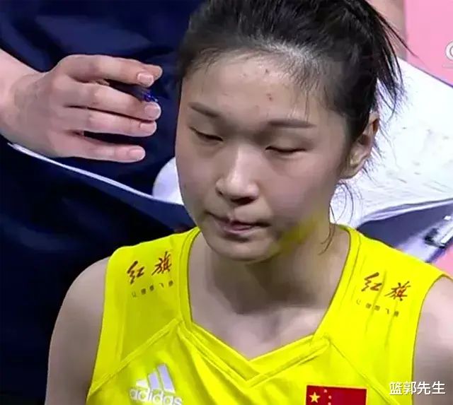 女排|第六胜！女排赢多米尼加，一人上热搜榜前三，竟不是朱婷也非郎平