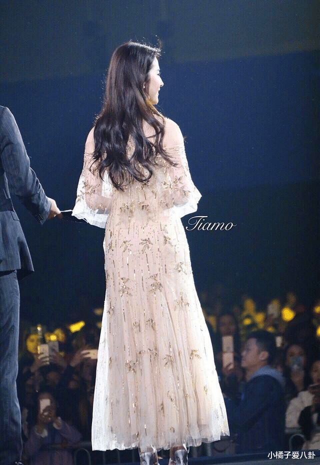 孙艺珍|爱过同一个男人的刘亦菲孙艺珍撞衫了，凭借剪裙子提升气质的她赢了