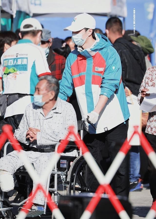 王一博|王一博随韩红驰援河南，流量化作正能量，粉丝骄傲！