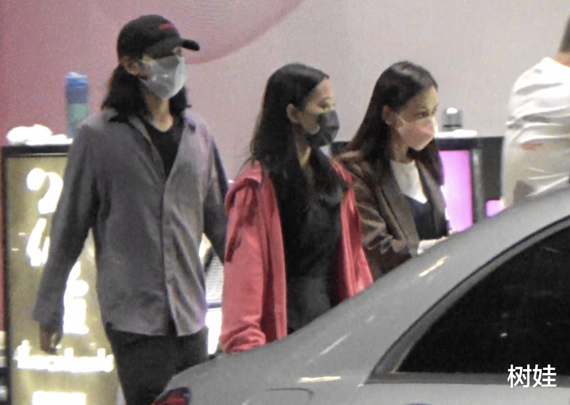 吴婉芳|吴婉芳与儿媳逛街买灯饰，婆媳俩有商有量关系好，同住八层楼豪宅