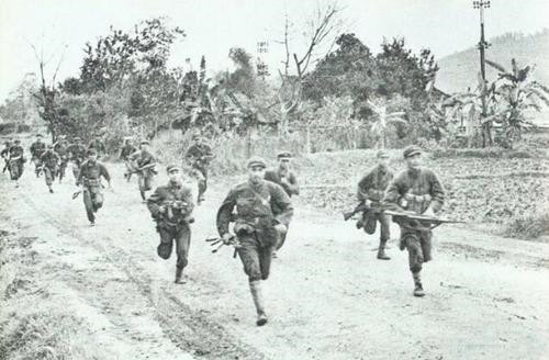 |因长得太帅，他被2名越南女兵劫走13年，回国后：希望还能做夫妻