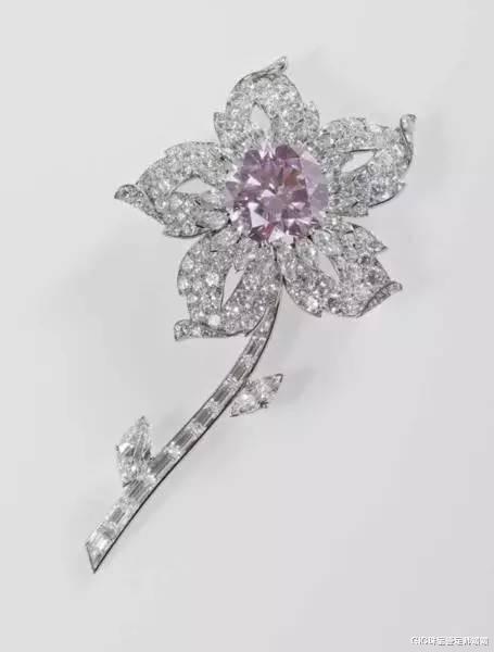 GIC珠宝鉴定师媛媛|钻石首饰会因何而闻名于世?绝艳的璀璨美,微露一角让人迷失自我