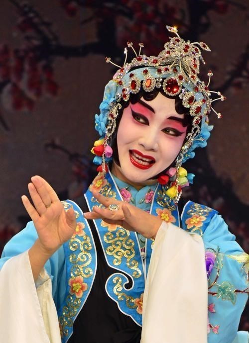 杨超越|京剧乱象：梅派越来越媚、荀派活泼过头、程派嗓子粗、尚派丢了刚劲