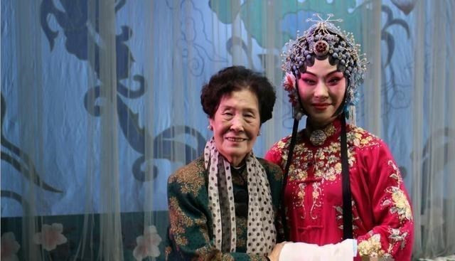 迟小秋|京剧名家江新蓉称赞迟小秋并未贬低他人，何必言语攻击一位老艺人