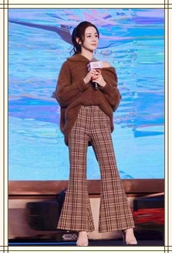 迪丽热巴|当蔡依林与迪丽热巴同穿一件白T，网友：性感和清纯差距一目了然