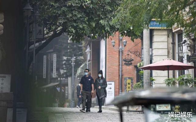 苗苗|郑恺晒老婆健身照，夸赞：大长腿！苗苗露腰暴产后真实状态