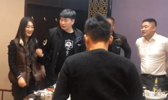 陈亚男|陈亚男曝怀孕宣布离婚,大衣哥明知“炒作”,绝不配合演出