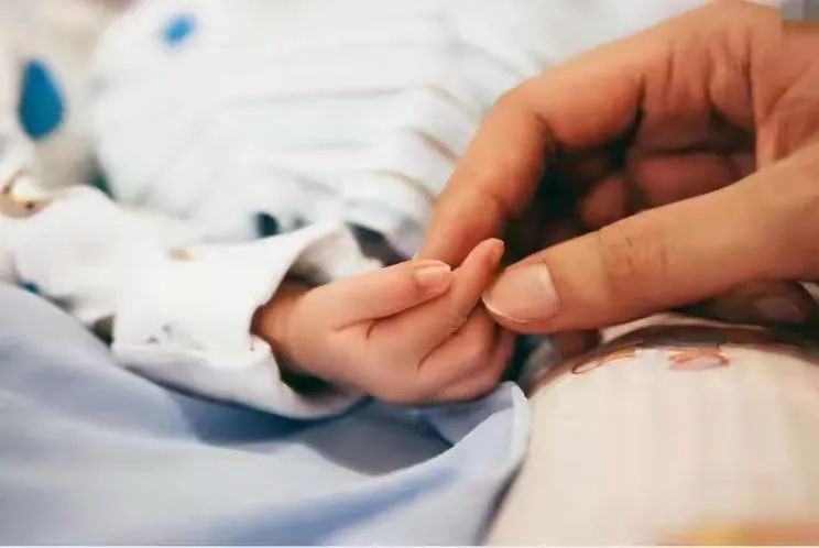 兜妈爱叨叨|“想要娃先还彩礼”，甘肃女子生产后孩子被抱走，拿孩子做交易？