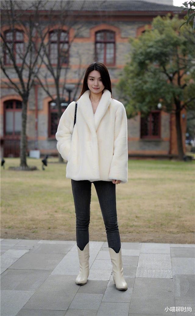 小喵聊时尚 今年没有一双“奶奶靴”可惜了，配大衣气质又高级，小个子都适合