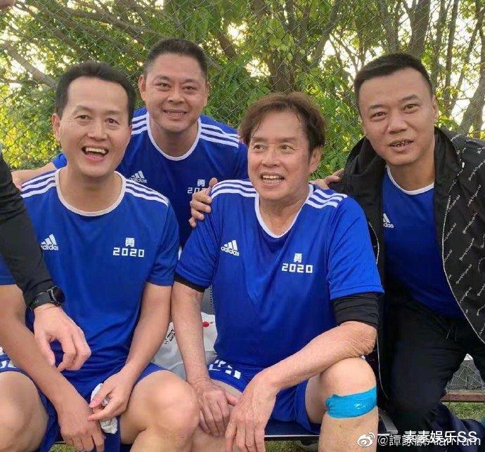 谭咏麟|谭咏麟陪李克勤庆生，再现“左麟右李”合影，完全走出丑闻风波