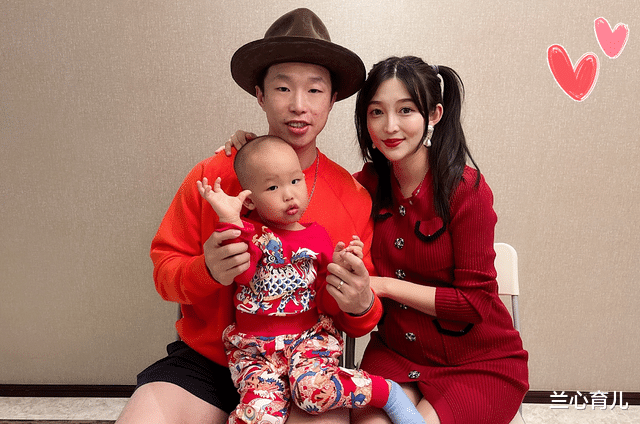 |烧饼的遗传基因有多强大？祖孙三代共用一张脸，嫂子再漂亮也没招