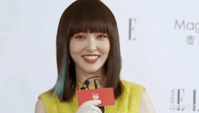 姚晨|再看2021年红毯翻车的15位女星，有人胸口套着“百叶窗”就出来了